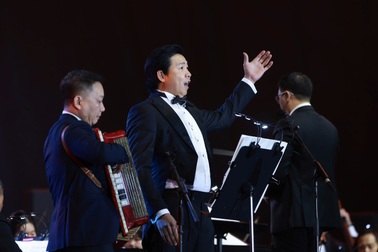 Khán giả cùng hòa nhịp "Khúc quân hành vang mãi non sông"