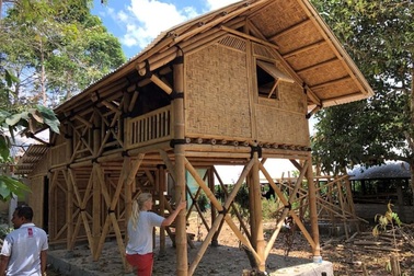 Cận cảnh nhà tre đối phó động đất "độc nhất" ở Indonesia