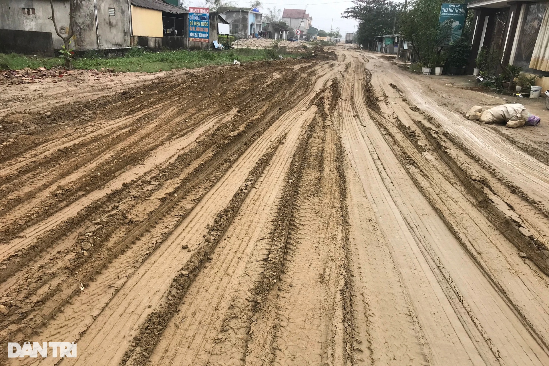 Gần 400m đường ở Hà Tĩnh thi công dang dở suốt 14 năm - 6 Gần 400m đường ở Hà Tĩnh thi công dang dở suốt 14 năm - 6