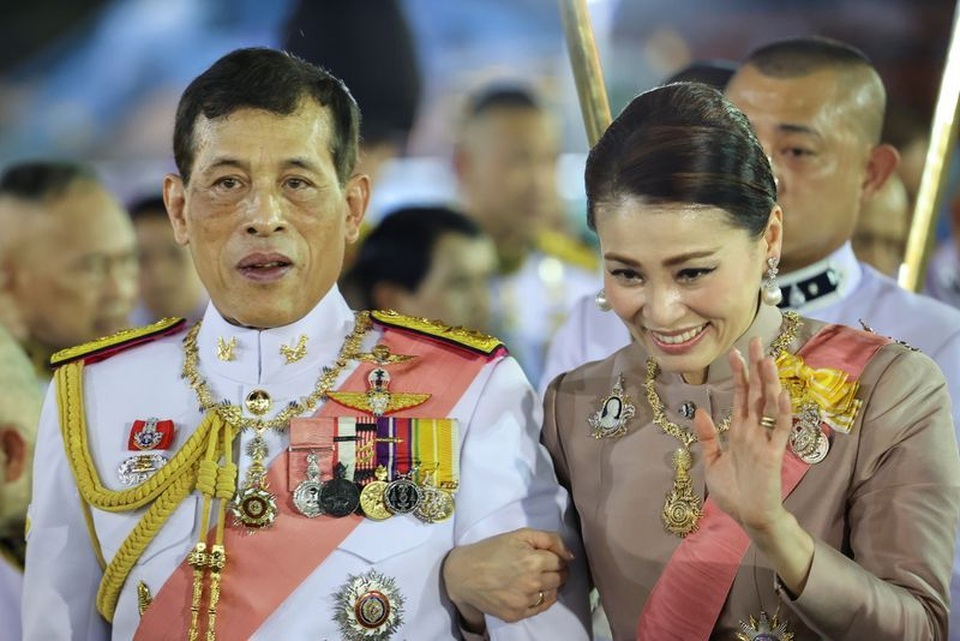 Hoàng hậu Thái Lan vắng bóng giữa tin đồn Hoàng quý phi được phong hậu - 1 Hoàng hậu Thái Lan vắng bóng giữa tin đồn Hoàng quý phi được phong hậu - 1