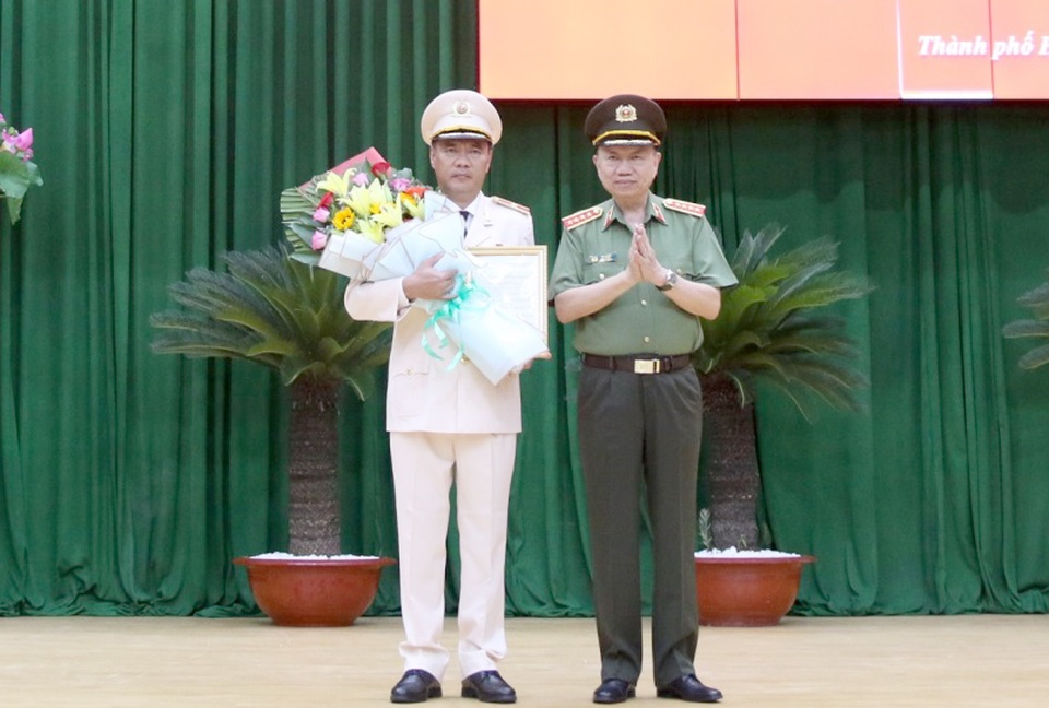 Thăng hàm Thiếu tướng cho Phó Giám đốc Công an TPHCM - 1 Thăng hàm Thiếu tướng cho Phó Giám đốc Công an TPHCM - 1