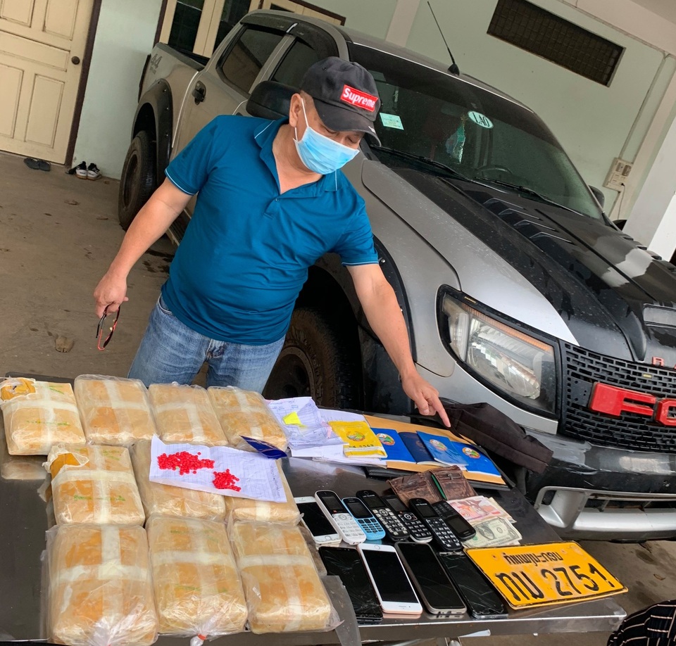 Bắt 5 đối tượng người Lào vận chuyển 60.000 viên ma túy tổng hợp - 1