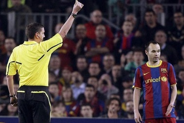 Thoát án phạt, Iniesta đủ điều kiện ra sân ở bán kết Champions League