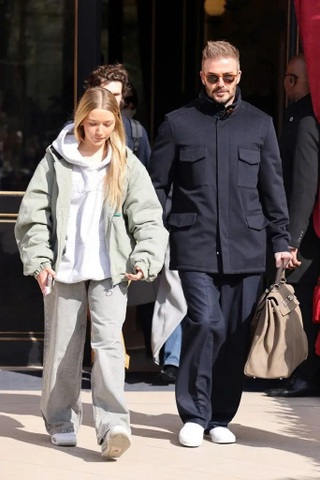 David Beckham thích xuống phố với túi hàng hiệu cỡ "khủng", có giá đắt đỏ - 1