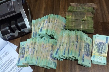 Bắt nhóm cho vay nặng lãi “phù phép” từ 2 triệu thành… 300 triệu đồng