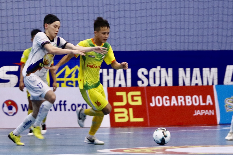 Zetbit Sài Gòn áp sát ngôi đầu bảng giải futsal vô địch quốc gia - 1