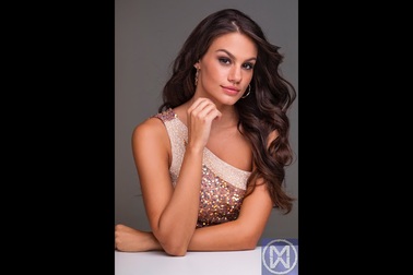 Nhan sắc gợi cảm của Hoa hậu Hungary