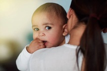 Nàng dâu bế con về ngoại phải xin phép: "Làm dâu chứ làm osin đâu mà xin"