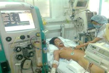 Cứu trẻ 15 tuổi uống thuốc trừ sâu tự tử