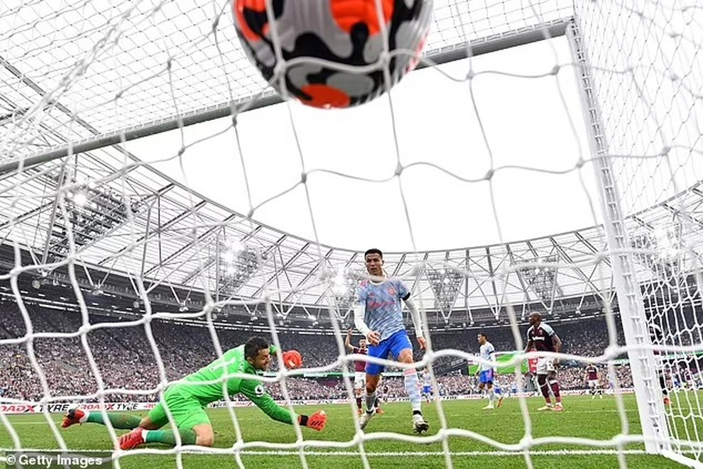 C.Ronaldo đá 3 trận bằng cả mùa giải của Alexis Sanchez và Di Maria - 2 C.Ronaldo đá 3 trận bằng cả mùa giải của Alexis Sanchez và Di Maria - 2