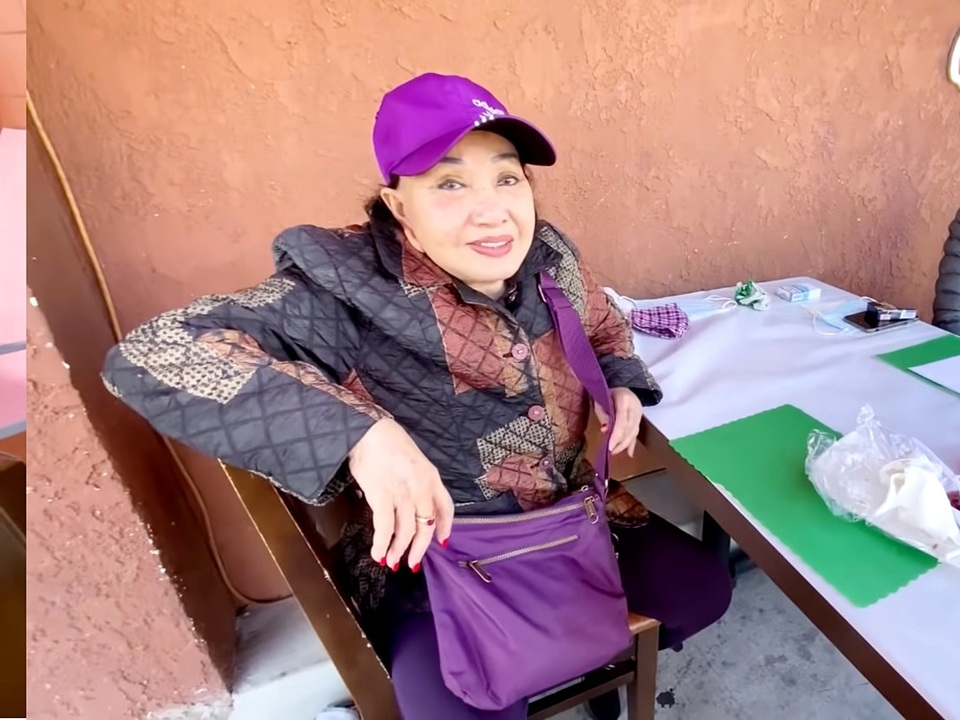 Nghệ sĩ Hồng Nga mắc kẹt tại Mỹ, sống trong phòng chỉ 8 mét vuông - 2 Nghệ sĩ Hồng Nga mắc kẹt tại Mỹ, sống trong phòng chỉ 8 mét vuông - 2