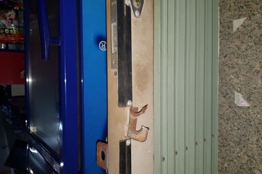 Truy tìm nhóm trộm cắp khoắng sạch tiệm tạp hoá