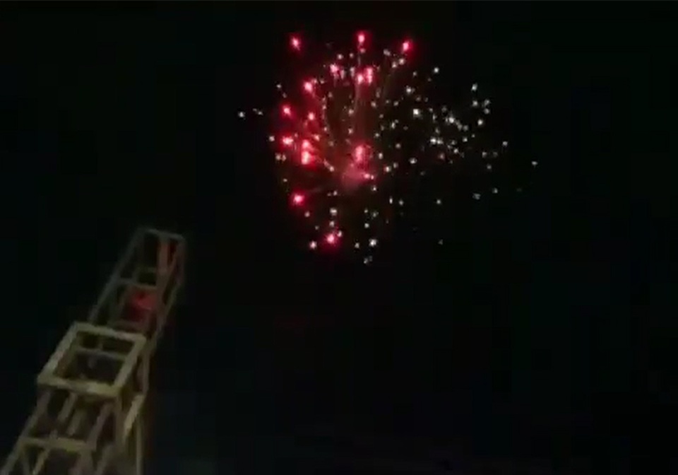 Triệu tập 2 thanh niên bắn pháo hoa mừng khai trương ảnh viện áo cưới - 1 Triệu tập 2 thanh niên bắn pháo hoa mừng khai trương ảnh viện áo cưới - 1