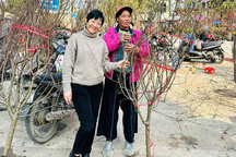 MC Thảo Vân nghẹn ngào kể chuyện Tết nghèo khó thời bé