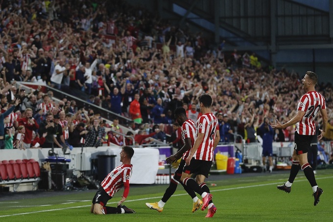 Kết quả Ngoại hạng Anh, Brentford 2-0 Arsenal: ‘Pháo thủ’ gặp cú sốc ngày khai màn - Ảnh 1.