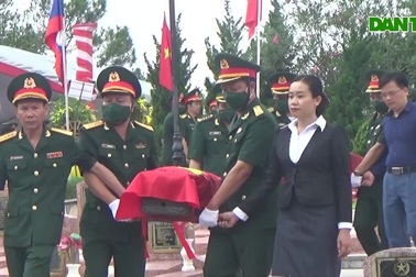 An táng 103 liệt sĩ quân tình nguyện và chuyên gia Việt Nam