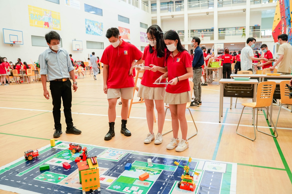Royal School tổ chức ngày hội Sáng tạo khoa học, thổi bùng đam mê cho học sinh - 4 Royal School tổ chức ngày hội Sáng tạo khoa học, thổi bùng đam mê cho học sinh - 4