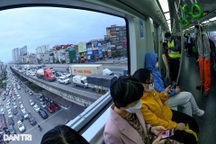 Giờ cao điểm: Tàu Cát Linh - Hà Đông kín khách, trục Nguyễn Trãi vẫn ùn tắc
