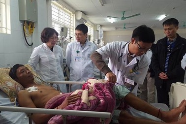 Vụ ngộ độc 8 người tử vong: Chưa thể khẳng định tất cả bệnh nhân bị ngộ độc methanol