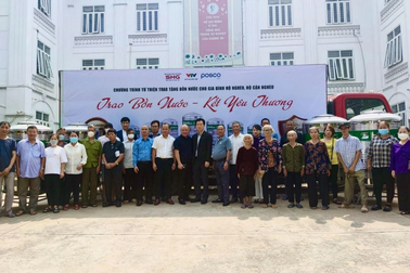 SHG Group tặng bồn nước inox Lộc Phát chống ăn mòn đến người khó khăn