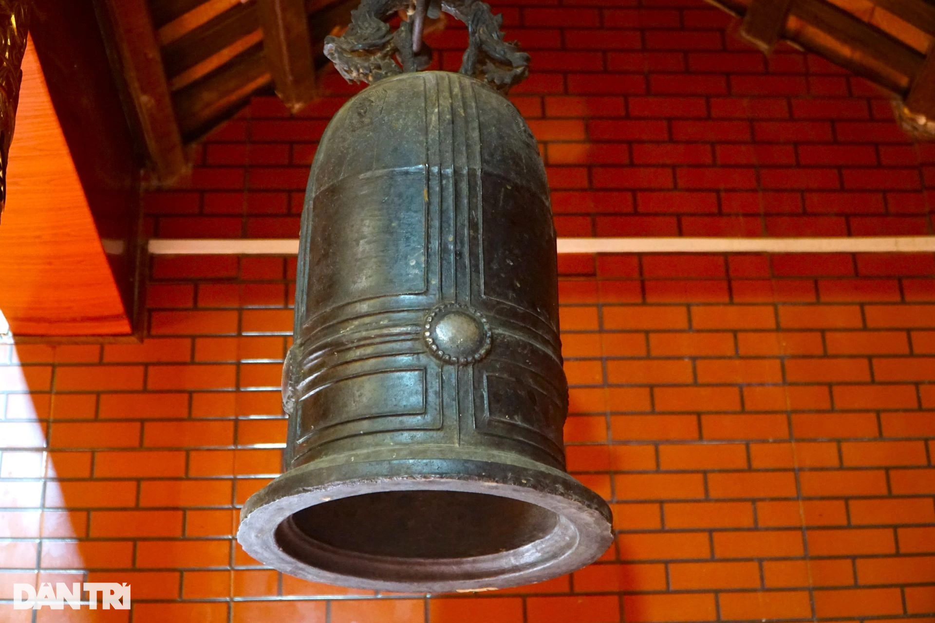 Kỳ lạ khánh đá có tiếng ngân vang như chuông đồng ở ngôi chùa nghìn tuổi - 4 Kỳ lạ khánh đá có tiếng ngân vang như chuông đồng ở ngôi chùa nghìn tuổi - 4