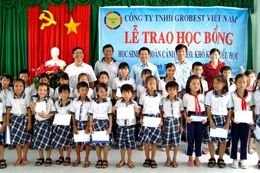 125 suất học bổng Grobest Việt Nam đến với học sinh nghèo huyện Tuy Phong