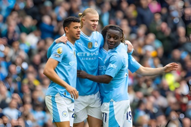 Thắng "5 sao", Man City vươn lên đứng đầu Premier League