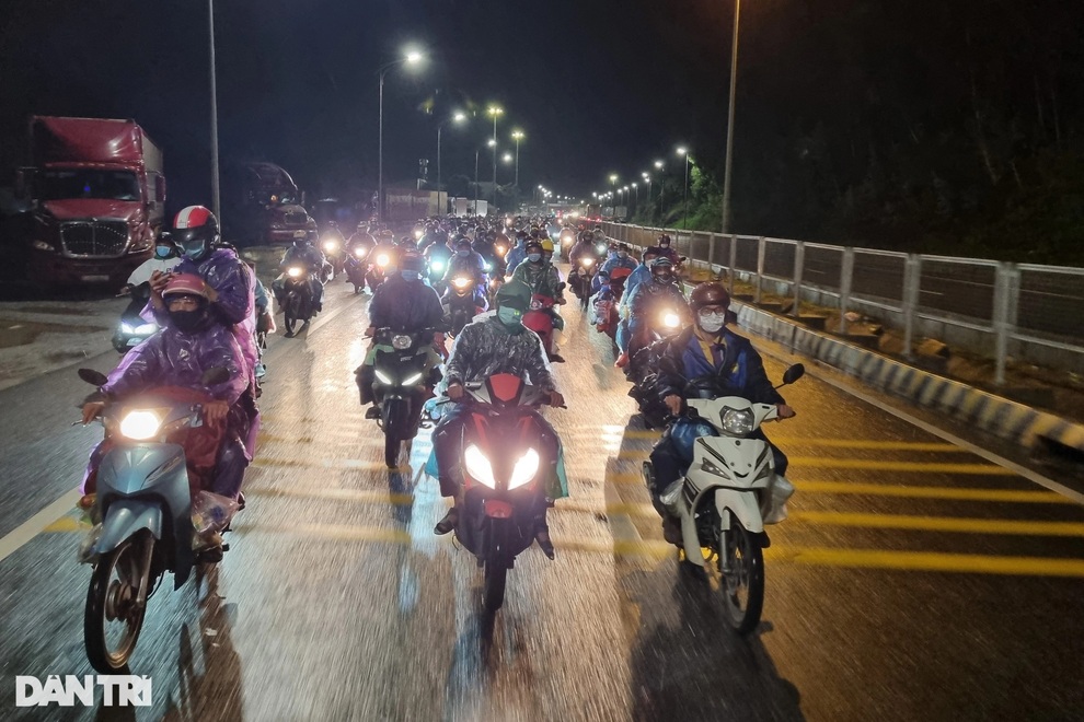 Lần đầu tiên hầm Hải Vân đón xe máy, gần nghìn người thoát đèo nguy hiểm - 5 Lần đầu tiên hầm Hải Vân đón xe máy, gần nghìn người thoát đèo nguy hiểm - 5