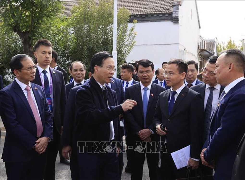 Chủ tịch nước Võ Văn Thưởng gặp gỡ cán bộ, nhân viên các cơ quan đại diện ngoại giao Việt Nam tại Trung Quốc - 3 Chủ tịch nước Võ Văn Thưởng gặp gỡ cán bộ, nhân viên các cơ quan đại diện ngoại giao Việt Nam tại Trung Quốc - 3