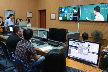 Quảng Ngãi: Ôn thi cho học sinh lớp 12 qua truyền hình