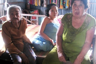 Nghịch cảnh mẹ già 85 tuổi vẫn làm chỗ dựa cho 2 con