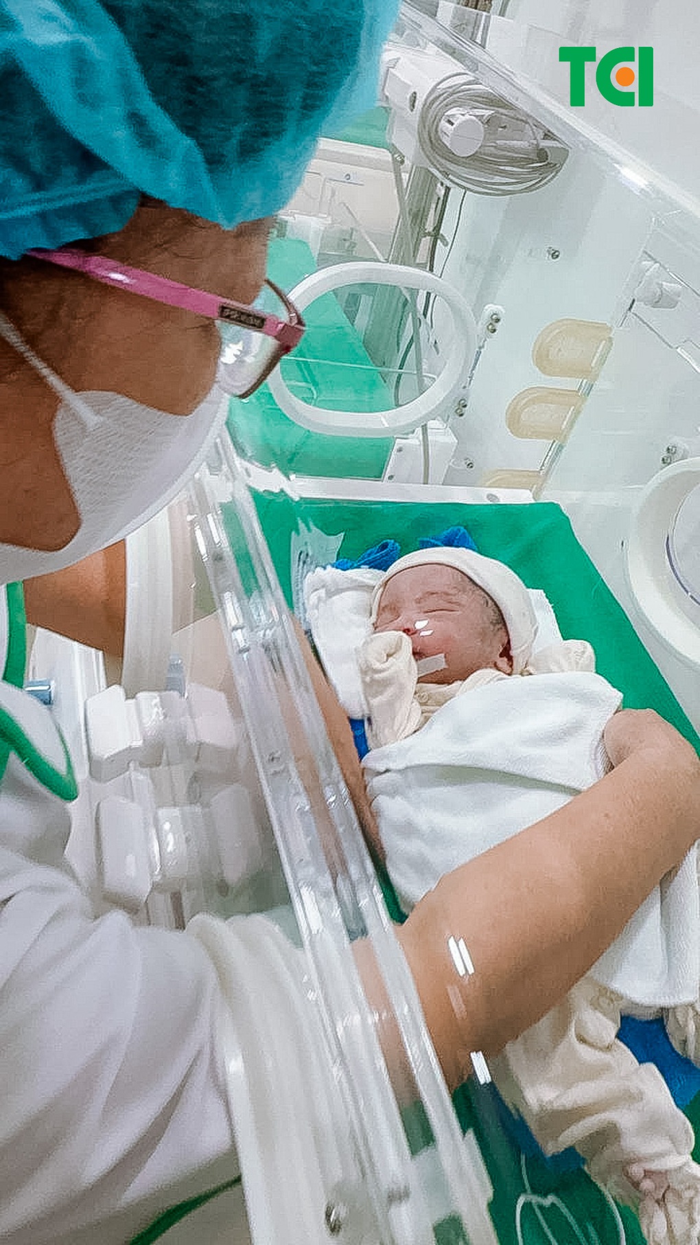 Cứu sống sản phụ bị vỡ tử cung do tai nạn giao thông - 3 Cứu sống sản phụ bị vỡ tử cung do tai nạn giao thông - 3
