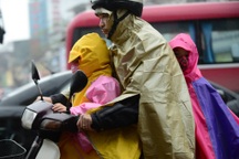 Hà Nội 9,9 độ, nhiều trường đồng loạt thông báo cho học sinh nghỉ học