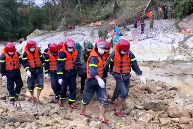 Tìm thấy 1 thi thể công nhân dưới lòng sông Rào Trăng