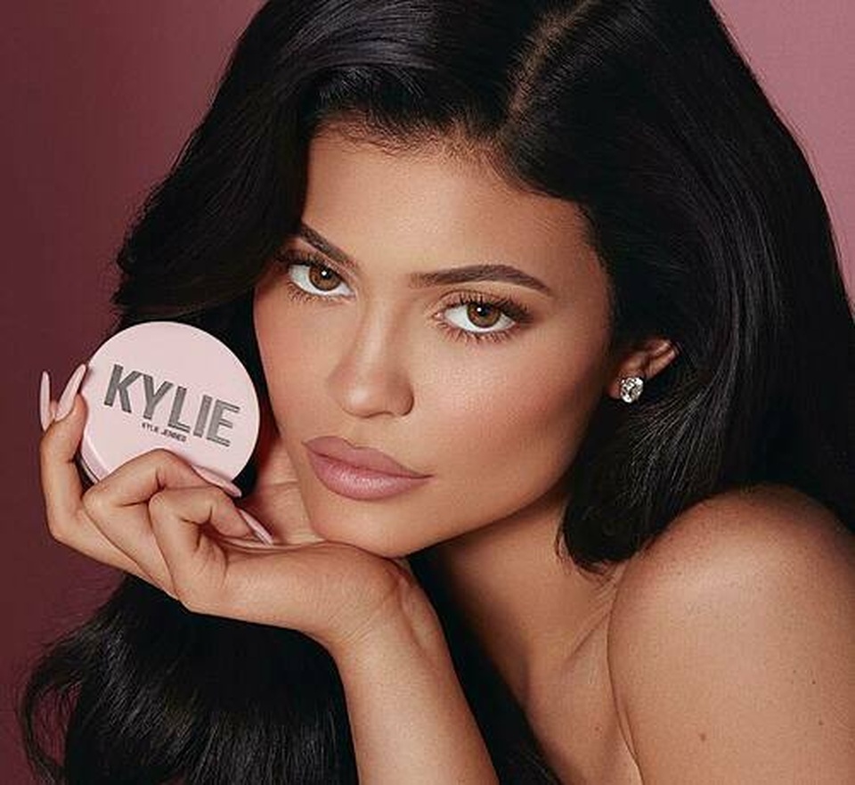 Forbes tuyên bố Kylie Jenner không phải là tỷ phú - 2 Forbes tuyên bố Kylie Jenner không phải là tỷ phú - 2