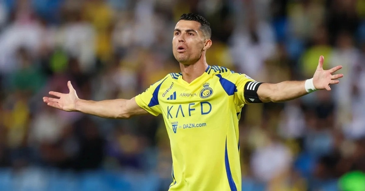 Ronaldo trải qua mùa giải trắng tay danh hiệu, CĐV nói điều cay đắng