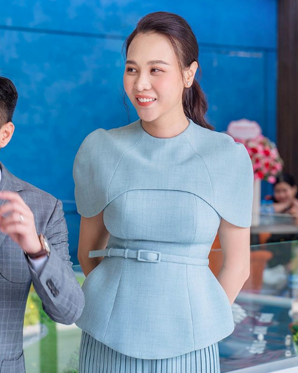 Đàm Thu Trang nhuận sắc sau sinh, ông xã Cường Đôla tấm tắc khen - 5 Đàm Thu Trang nhuận sắc sau sinh, ông xã Cường Đôla tấm tắc khen - 5