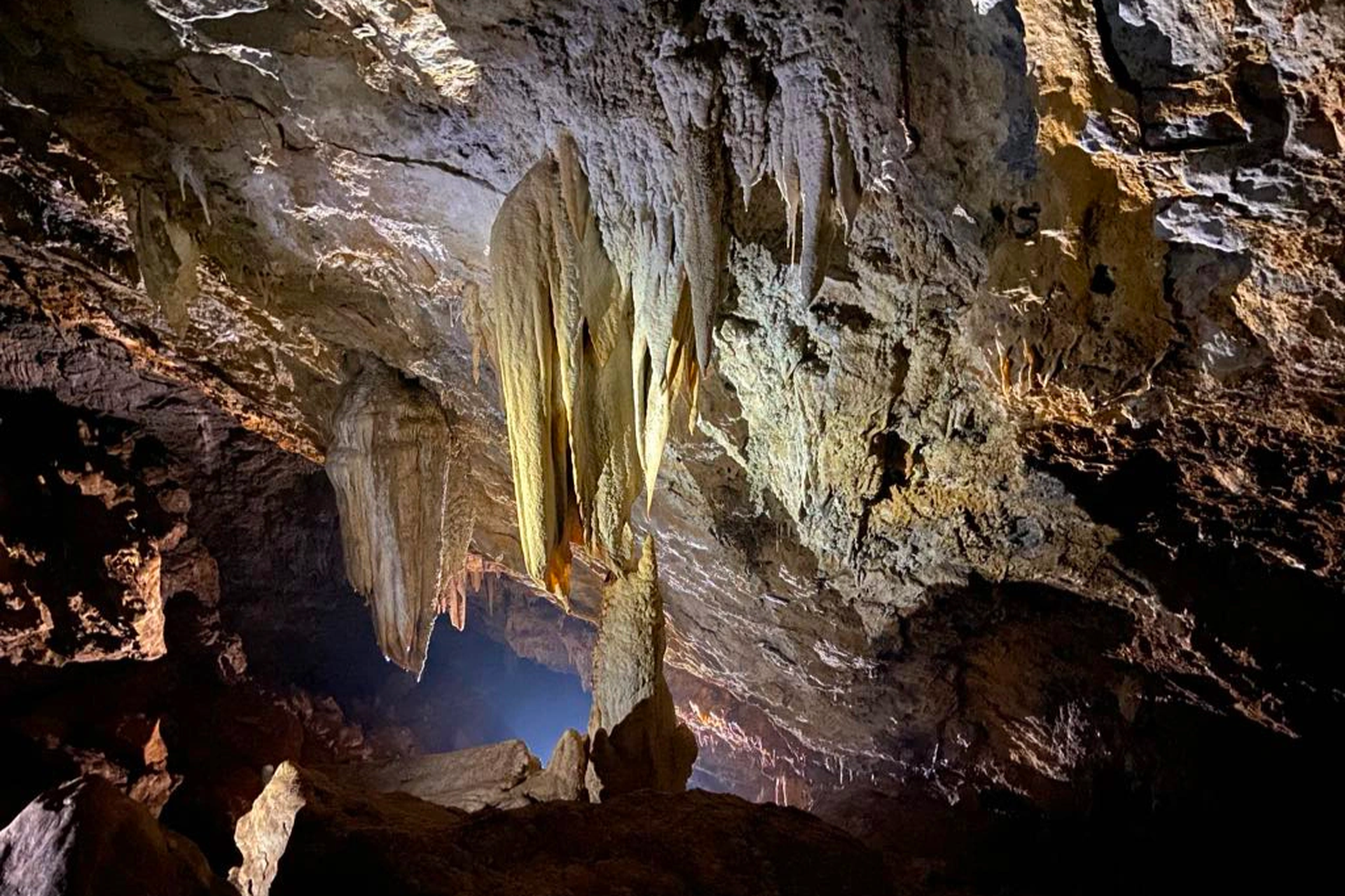 Khám phá 22 hang động kỳ vĩ mới được phát hiện tại Quảng Bình - 1