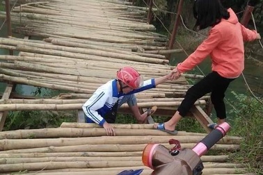 Hoà Bình: Yêu cầu báo cáo vụ cầu treo “tử thần” liên tiếp “nuốt gọn” hàng loạt xe máy