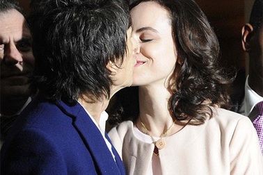 Rocker 65 tuổi kết hôn lần ba