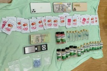 Giấu ma túy trong dầu gội đầu, thuê taxi công nghệ chở giao cho khách