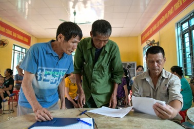 Làm sạch dữ liệu đất đai: Sao cán bộ không tự làm lại đẩy cho người dân?