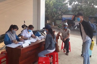 Xử phạt 3 người rủ nhau đi ăn cưới khi đang phải cách ly