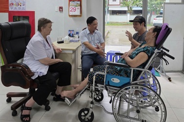 Tấm vé một chiều đến Việt Nam của nữ bác sĩ Mỹ