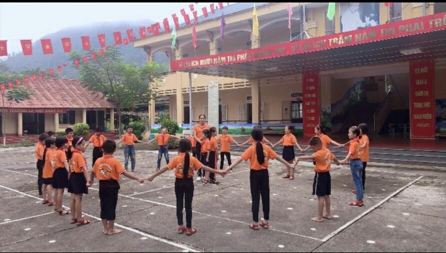 Cô giáo lặng người khi học trò hỏi: “Cô ơi sao cô không có tóc? - 4 Cô giáo lặng người khi học trò hỏi: “Cô ơi sao cô không có tóc? - 4