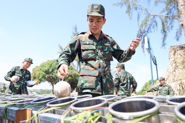 Cận cảnh trận địa pháo hoa tầm cao 1.000 quả ở Cần Thơ