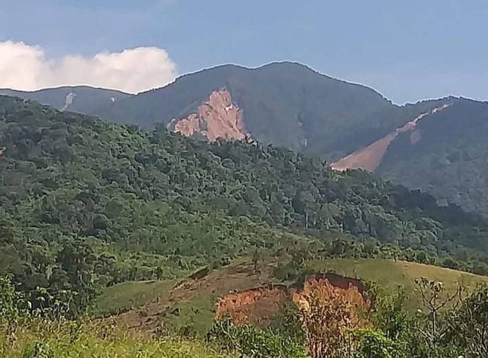 Quảng Trị: Người dân vùng sạt lở đất sống trong thấp thỏm - 4 Quảng Trị: Người dân vùng sạt lở đất sống trong thấp thỏm - 4
