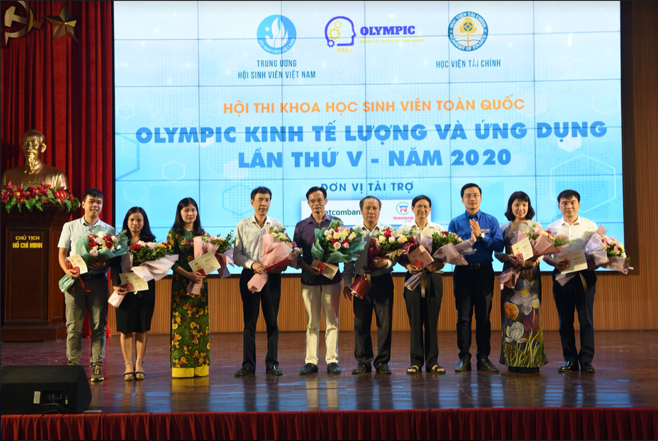 Chung khảo Hội thi “Olympic Kinh tế lượng và Ứng dụng” lần thứ V - 2 Chung khảo Hội thi “Olympic Kinh tế lượng và Ứng dụng” lần thứ V - 2