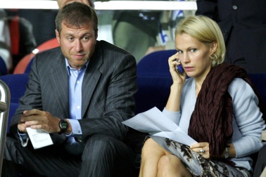 Vợ cũ xinh đẹp của Roman Abramovich lo ngại "tai bay vạ gió"