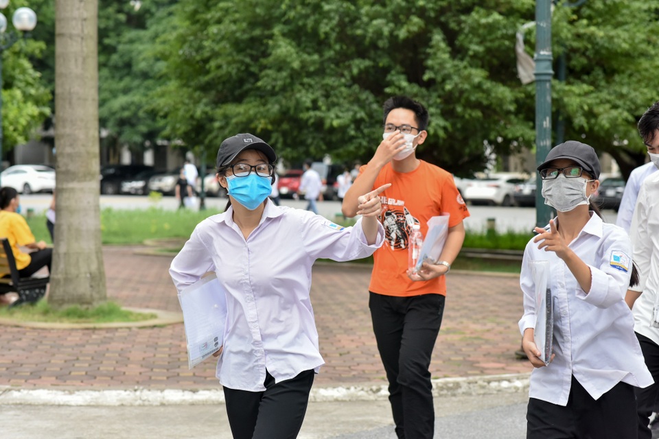 Thí sinh háo hức tham dự Bài kiểm tra tư duy vào trường ĐH Bách khoa Hà Nội - 11 Thí sinh háo hức tham dự Bài kiểm tra tư duy vào trường ĐH Bách khoa Hà Nội - 11